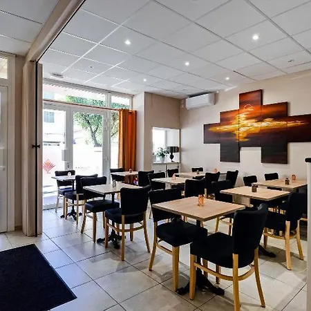 奥特洛比克酒店 酒店 2*