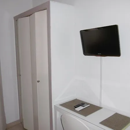 Au Tropico Szálloda 2*